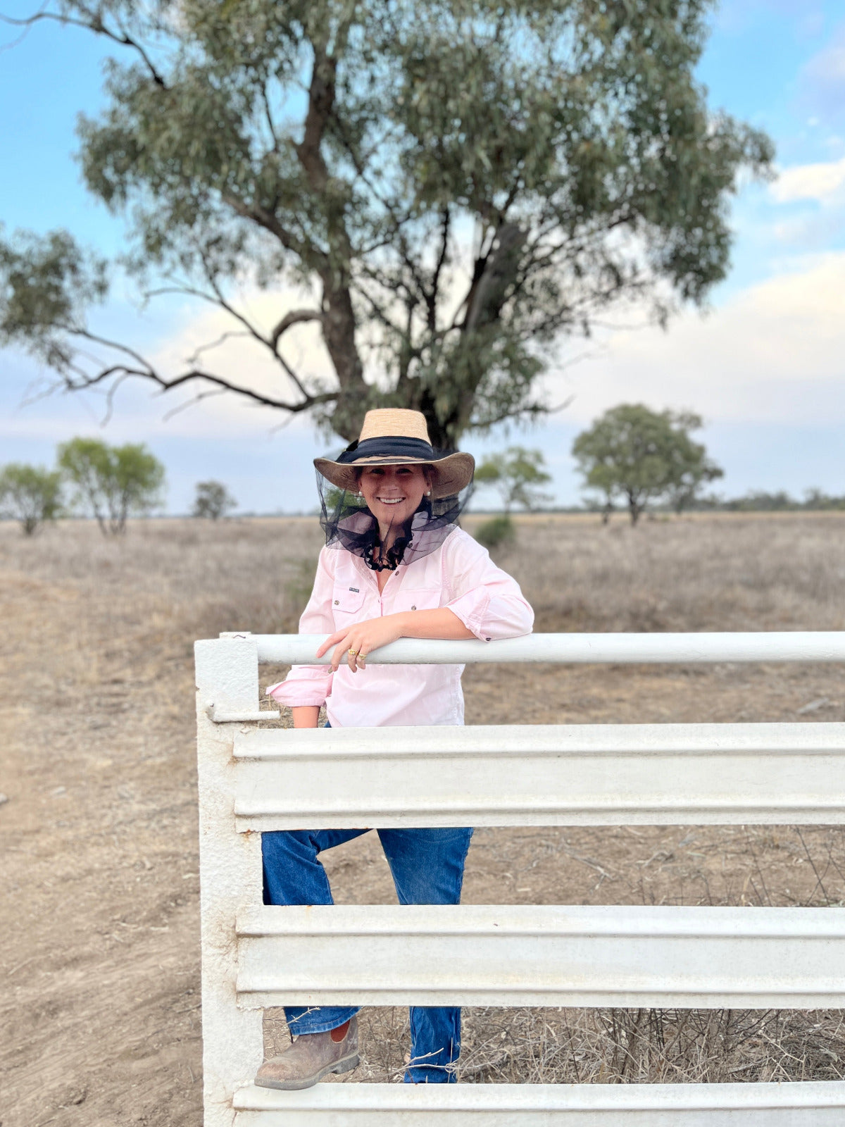 Which fly net works with your Akubra or wide-brim hat?